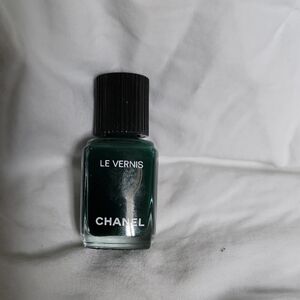 CHANEL Le Vernis Deep Emerald Nail Polish